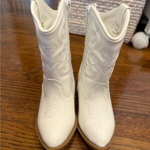 Tucker + Tate White and Tan Shoes